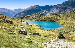 Einsamer Bergsee in Andorra: Wo der wohl liegt?