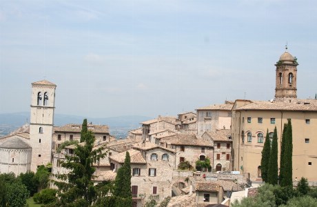 Blick auf die Basilika San Francesco in Assisi