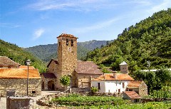 Das Bergdorf Hecho in den spanischen Pyrenäen