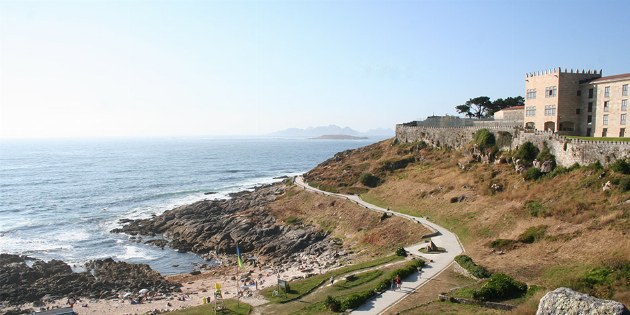 Der Camino Portugués Costa passiert das Fort von Baiona